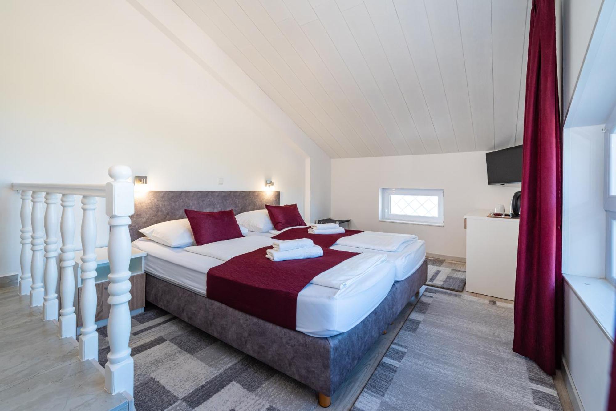 Hotel Vicko Starigrad Paklenica Bagian luar foto